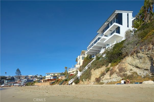 Exterior, Facade, Modern