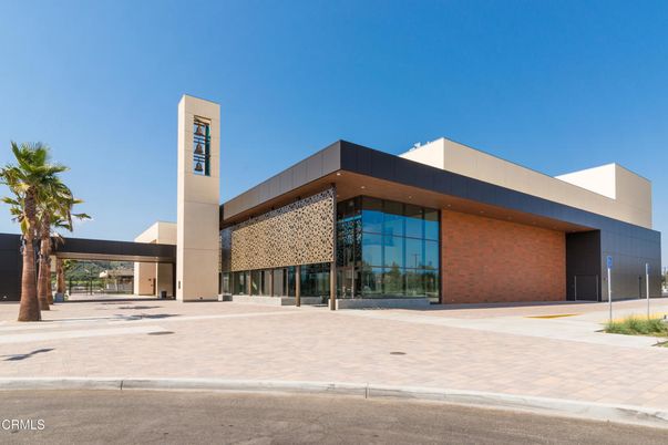 Exterior, Facade, Modern