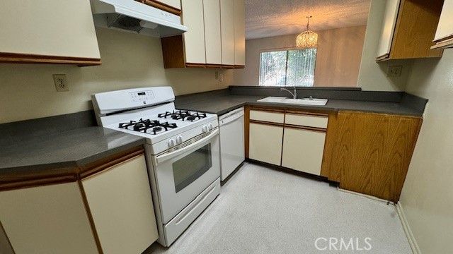 Chandelier, Interior, Kitchen