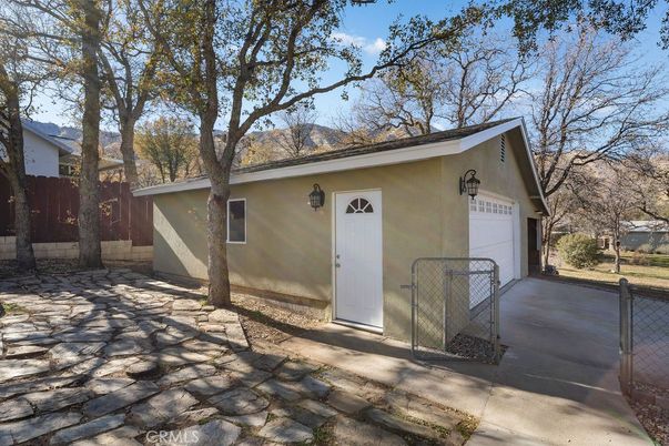 Detached Garage, Exterior