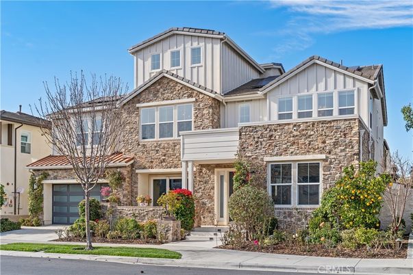 Attached, Exterior, Facade, Mediterranean