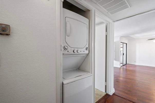 Interior, Utility Closets, Washer, Wood Texture Flooring