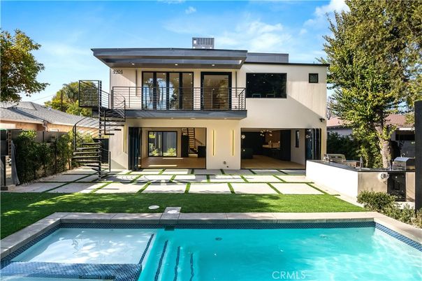 Exterior, Pool
