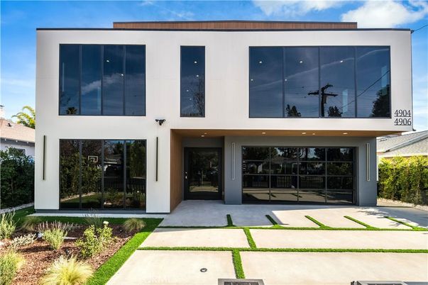Attached, Exterior, Facade, Modern