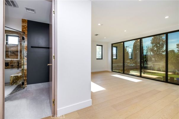 Empty room, Interior, Recessed Lighting, Wood Texture Flooring