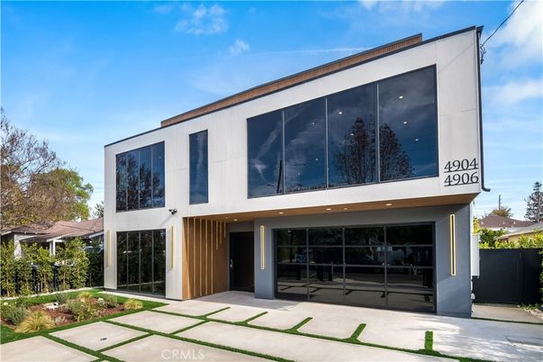 Attached, Exterior, Facade, Modern