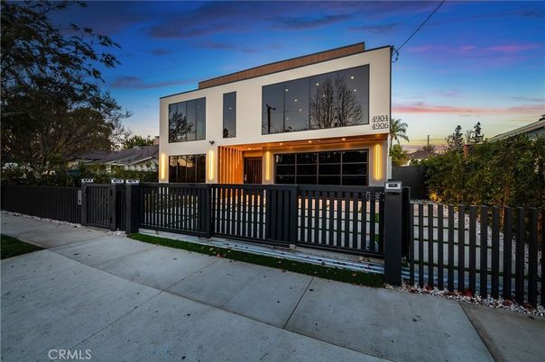 Attached, Exterior, Facade, Modern