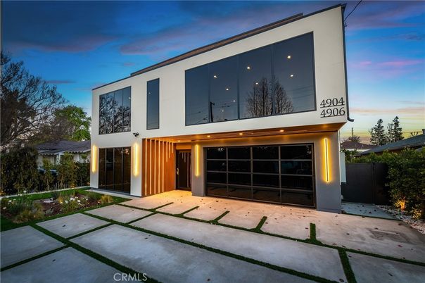 Attached, Exterior, Facade, Modern
