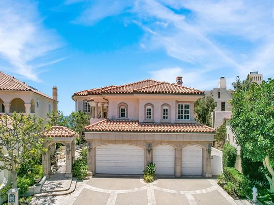 Attached, Exterior, Facade, Mediterranean