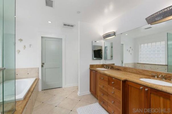 Bathroom, Dual Sink Vanities, Interior, Recessed Lighting