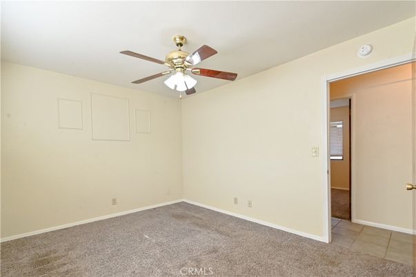 Empty room, Interior