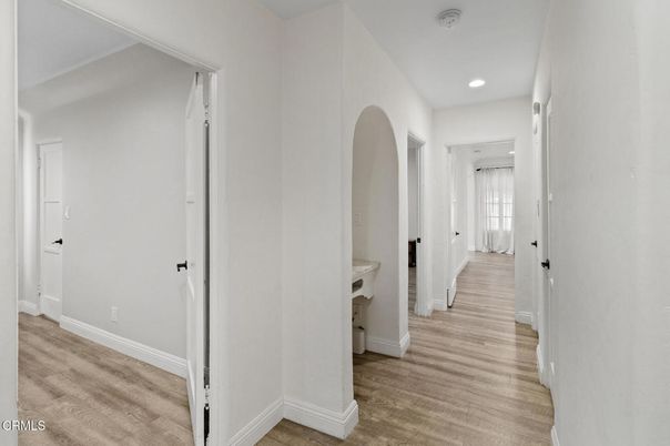 Interior, Recessed Lighting, Wood Texture Flooring