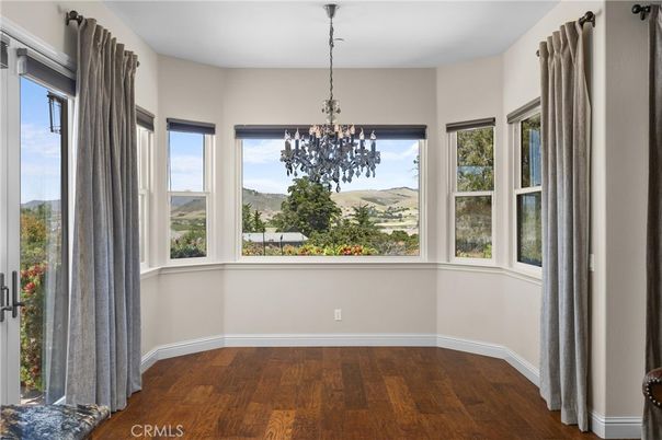 Chandelier, Empty room, Interior, Wood Texture Flooring