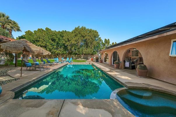 Exterior, Pool