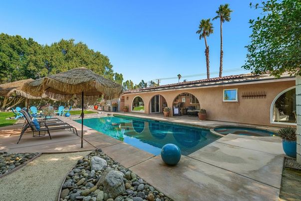 Exterior, Pool