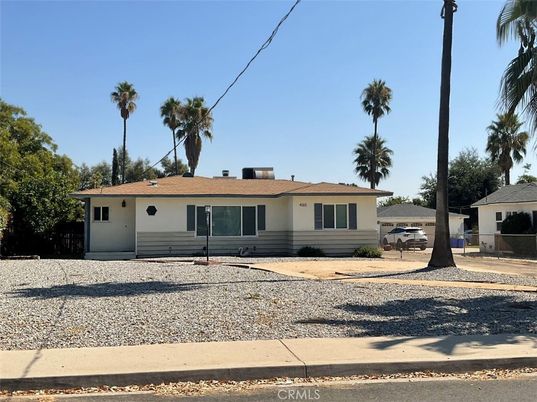 Exterior, Facade, Ranch