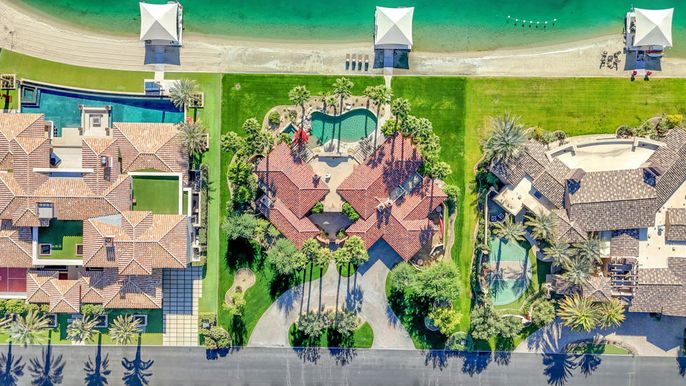 Exterior, Drone
