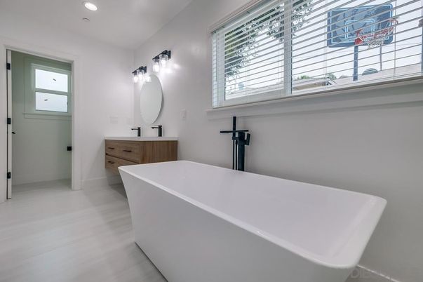 Bathroom, Free Standing Baths, Interior, Recessed Lighting
