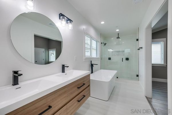 Bathroom, Dual Sink Vanities, Free Standing Baths, Glass Shower, Interior, Recessed Lighting