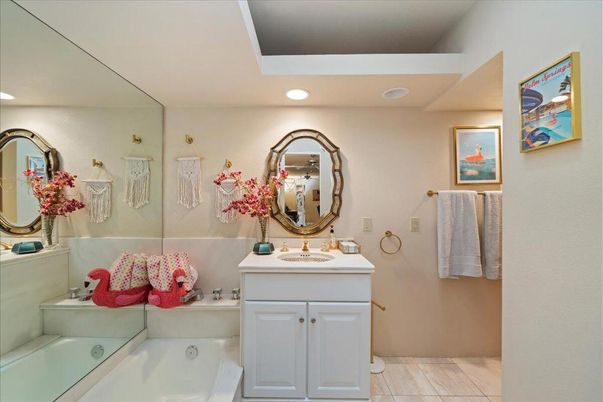 Bathroom, Dual Sink Vanities, Interior, Recessed Lighting