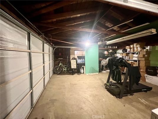 Fitness Equipment, Garage, Interior, Wooden Beams