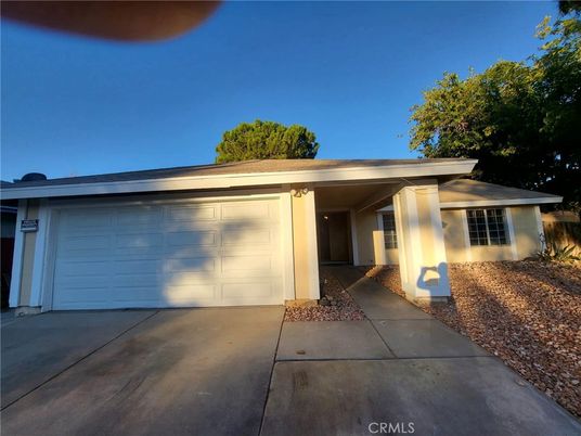 Attached, Exterior, Facade, Ranch