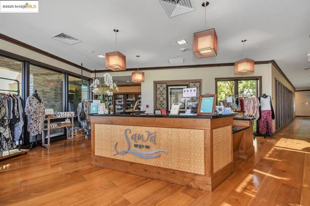 Interior, Pendant Lights, Recessed Lighting, Wood Texture Flooring