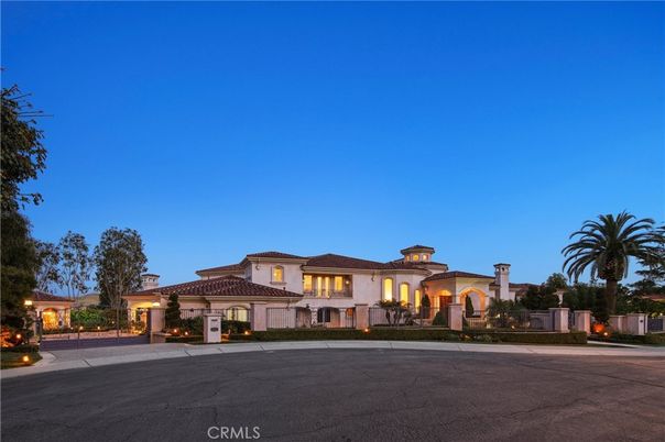 Attached, Exterior, Facade, Mediterranean