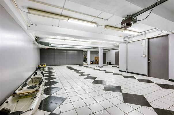 Garage, Interior