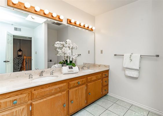 Bathroom, Dual Sink Vanities, Interior