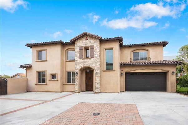 Attached, Exterior, Facade, Mediterranean