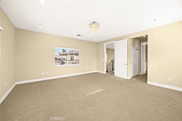 Chandelier, Empty room, Interior, Recessed Lighting
