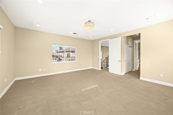 Chandelier, Empty room, Interior, Recessed Lighting