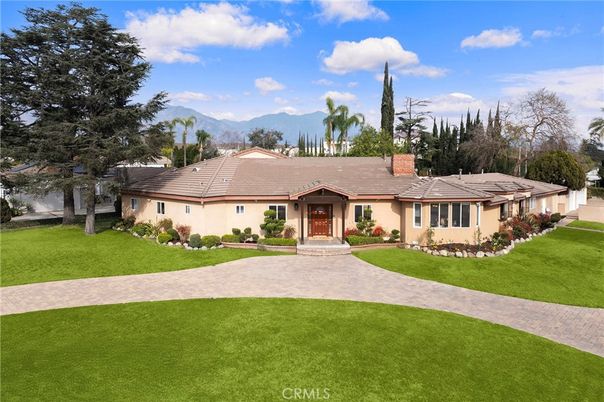 Backyard, Exterior, Facade, Ranch