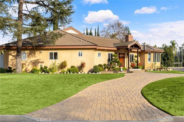 Backyard, Exterior, Facade, Ranch