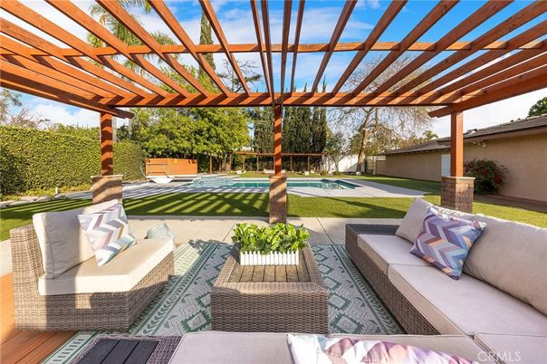 Exterior, Hot Tub, Pool