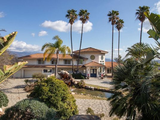 Attached, Exterior, Facade, Mediterranean