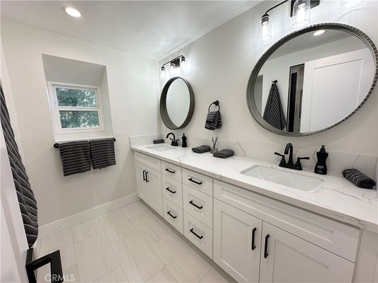 Bathroom, Dual Sink Vanities, Interior, Recessed Lighting