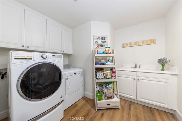 Interior, Washer, Wood Texture Flooring