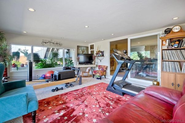 Fitness Equipment, Interior, Living room, Recessed Lighting