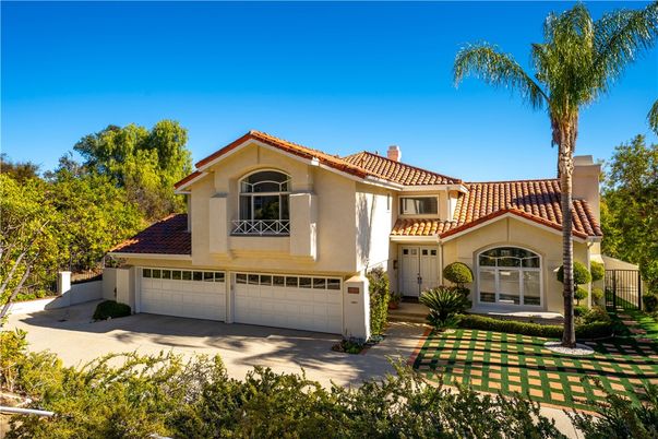 Attached, Exterior, Facade, Mediterranean