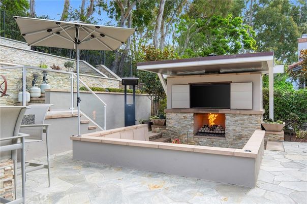 Exterior, Fireplace