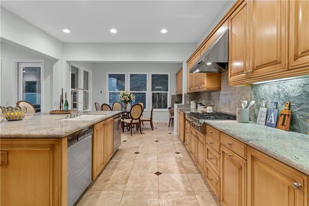 Dining room, Interior, Kitchen, Recessed Lighting, Stainless Steel Appliances