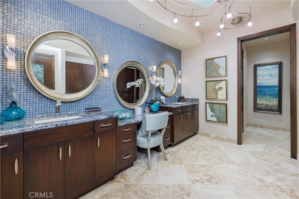Bathroom, Dual Sink Vanities, Interior, Recessed Lighting
