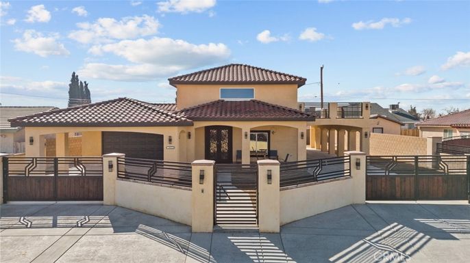 Attached, Exterior, Facade, Mediterranean