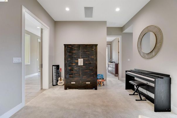 Interior, Piano, Recessed Lighting