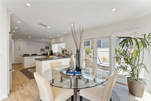Dining room, Interior, Kitchen, Recessed Lighting, Wood Texture Flooring