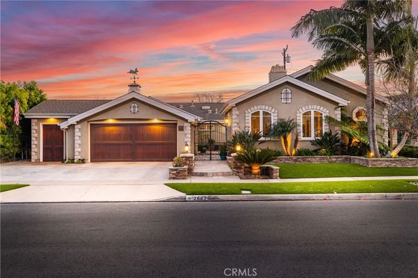 Attached, Exterior, Facade, Ranch
