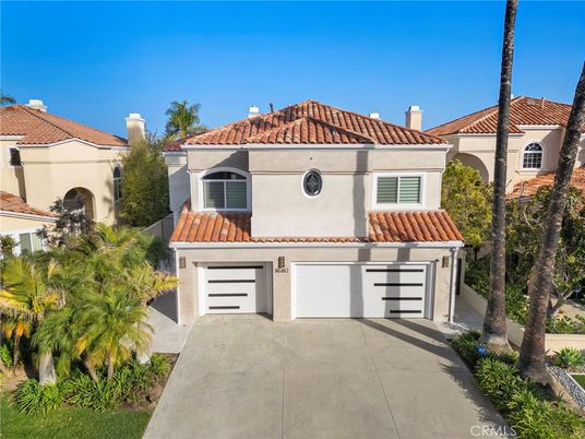 Attached, Exterior, Facade, Mediterranean