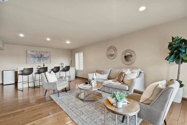 Interior, Living room, Recessed Lighting, Wood Texture Flooring